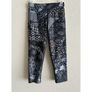 Ink N Burn Performance Leggings Women’s Size 2 Black/White Floral Print Pockets